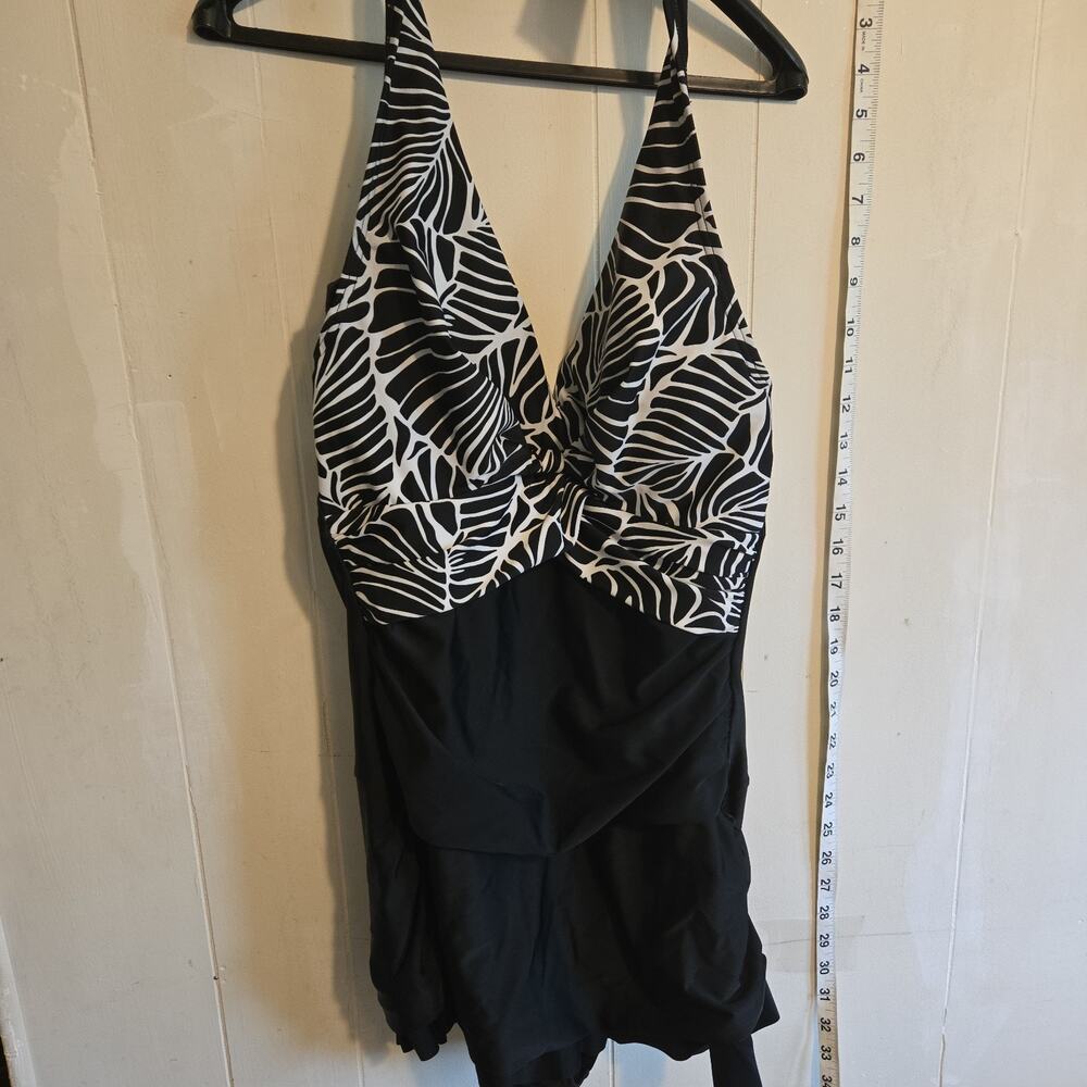 Shore Shape Swim Wear One Piece Halter w/underwire And Tummy Control Size 10